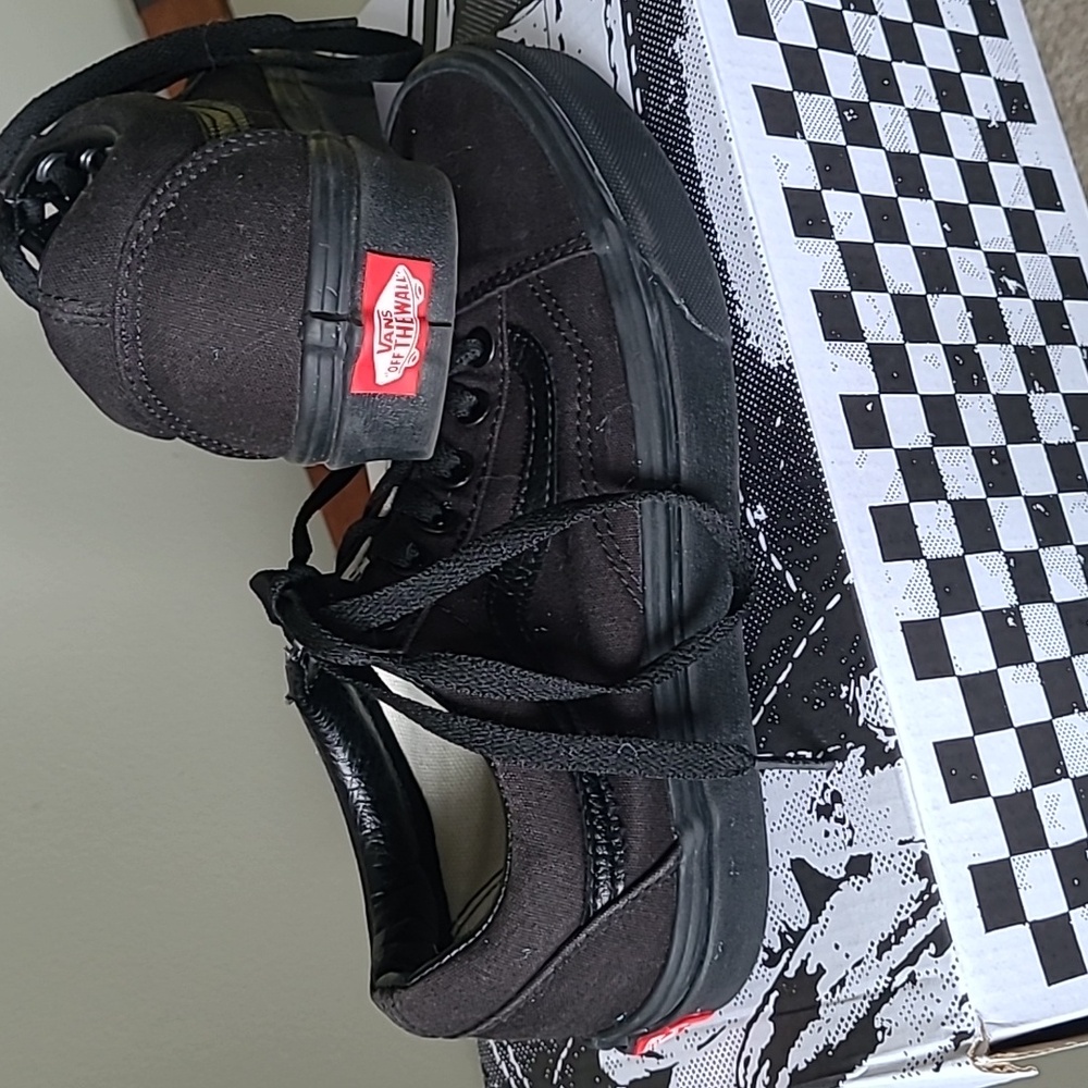 Never Worn Vans Old Skool Black and Black